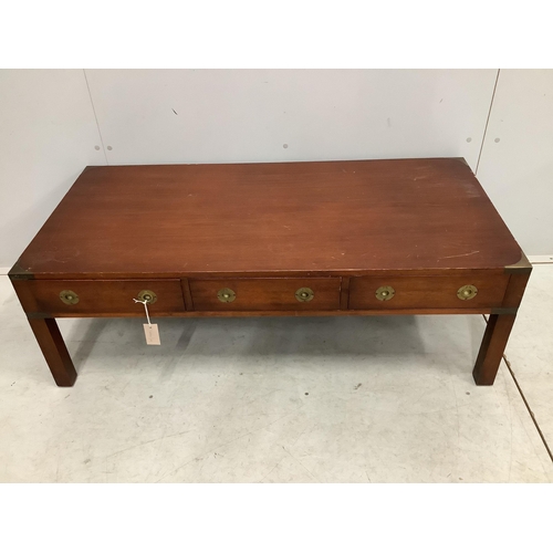 1049 - A military style brass mounted rectangular mahogany coffee table, dummy drawers to one side, width 1... 