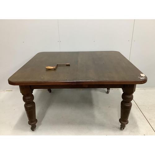 1050 - A late Victorian oak extending dining table, width 240cm extended, two spare leaves, depth 120cm, he... 