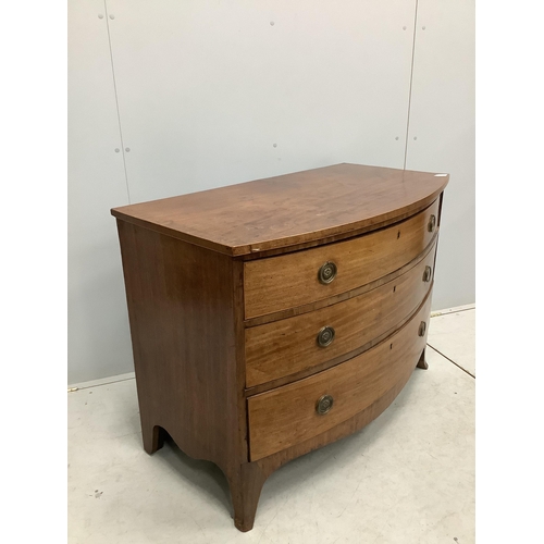 1065 - A Regency mahogany bow fronted chest of three drawers, width 109cm, depth 58cm, height 81cm. Conditi... 