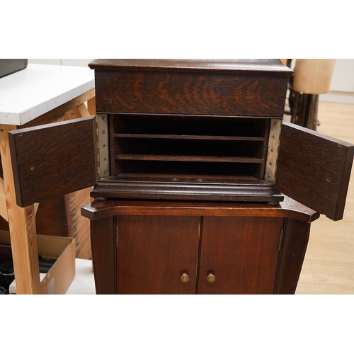 1285 - Two gramophone players; an oak cased HMV tabletop gramophone on a similar style mahogany gramophone ... 