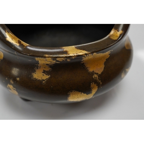 1419 - A Chinese gold splash bronze censer, Xuande seal mark to underside, 11cm wide. Condition - good... 