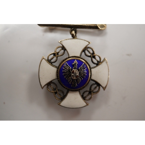 1926 - A North American yellow metal and two colour enamelled medallion, 23mm, with suspension brooch, broo... 