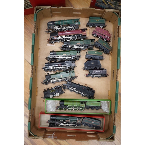 286 - Ten unboxed 00 gauge railway locomotives and three train sets by Hornby, Tri-ang Railways, etc. incl... 