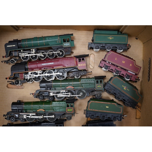 286 - Ten unboxed 00 gauge railway locomotives and three train sets by Hornby, Tri-ang Railways, etc. incl... 