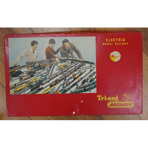 286 - Ten unboxed 00 gauge railway locomotives and three train sets by Hornby, Tri-ang Railways, etc. incl... 