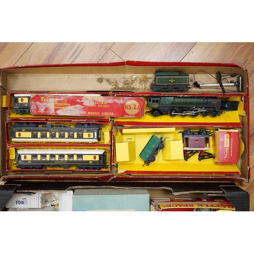 290 - A collection of Tri-ang Railways and Tri-ang Hornby 00 gauge railway, including; an RS.23 train set ... 