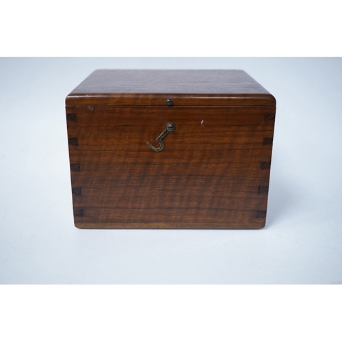 319 - A turned wooden chess set in ebony and boxwood, king 10.5cm high, in a hardwood box. Condition - goo... 