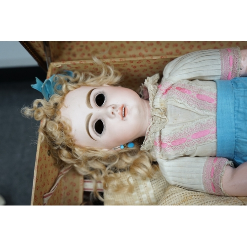 327 - A Tête Jumeau bisque doll, closed mouth and paperweight eyes, jointed wood and composition body, two... 