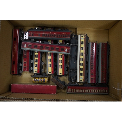 342 - A collection of Hornby Dublo model railway for 3-rail running, including a boxed EDP12 Passenger Tra... 