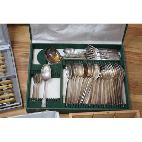 520 - French silver plated flatware, a set of horn-handled cutlery, a silver plated tea tray and plated kn... 