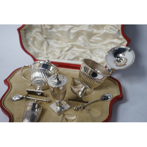 827 - A cased late Victorian four piece silver cruet set with two spoons, by Mappin & Webb, London 1897/8,... 