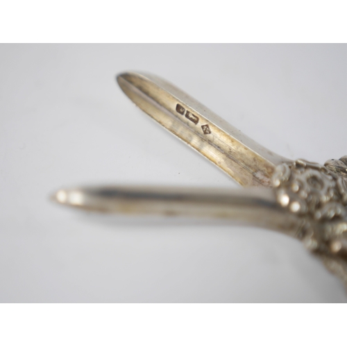 842 - A pair of Victorian silver grape shears with fruiting vine handles, Martin, Hall & Co, Sheffield, 18... 