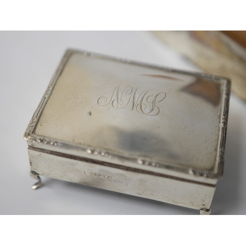 856 - A George V silver mounted rectangular cigarette box, London, 1926, 25.9cm, together with an Edwardia... 