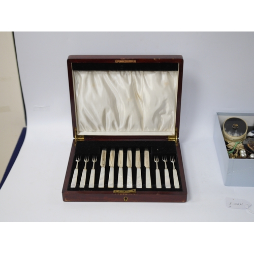 860 - A cased set of six pairs of George V mother of pearl handled silver dessert eaters, by Thomas Bradbu... 