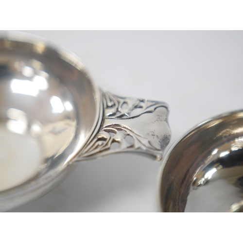 862 - A pair of Edwardian Art Nouveau silver dishes of quaich form, with pierced handles, by W.G. Connell,... 