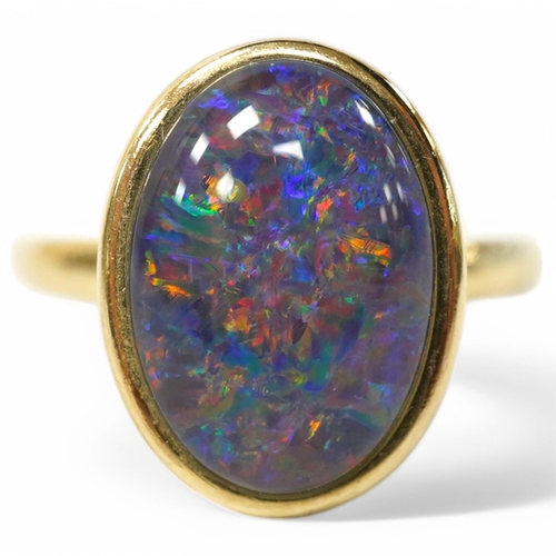 923 - A modern 9ct gold and oval opal triplet set ring, size P/Q, gross weight 4 grams. Condition - good... 