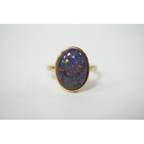 923 - A modern 9ct gold and oval opal triplet set ring, size P/Q, gross weight 4 grams. Condition - good... 