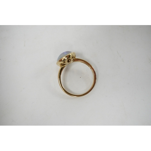 923 - A modern 9ct gold and oval opal triplet set ring, size P/Q, gross weight 4 grams. Condition - good... 