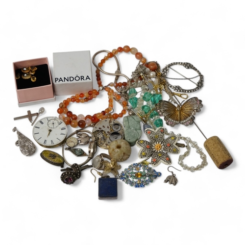 934 - A small quantity of assorted jewellery and other items including a filigree butterfly brooch, a 925 ... 