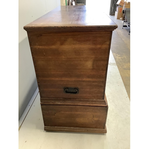 1022 - An 18th century oak mule chest, width 143cm, depth 55cm, height 98cm. Condition - fair