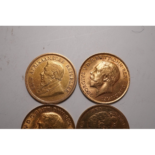 1454 - Gold coins, two George V gold half sovereigns, good VF, a Victoria gold half sovereign, 1883, fine, ... 