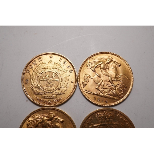 1454 - Gold coins, two George V gold half sovereigns, good VF, a Victoria gold half sovereign, 1883, fine, ... 