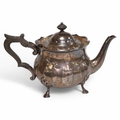 1839 - An Edwardian silver teapot by George Howson, Sheffield, 1903, gross weight 16.7oz. Condition - poor ... 