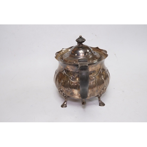 1839 - An Edwardian silver teapot by George Howson, Sheffield, 1903, gross weight 16.7oz. Condition - poor ... 