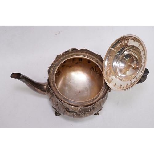 1839 - An Edwardian silver teapot by George Howson, Sheffield, 1903, gross weight 16.7oz. Condition - poor ... 