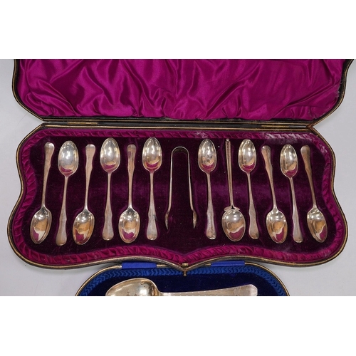 1841 - A cased Edwardian silver Christening trio, by Henry Wigful, Sheffield, 1909 and a cased set of eleve... 