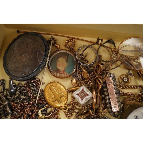 1924 - A collection of mixed costume and other jewellery, including a 9ct bar brooch, a 9ct cross pendant, ... 