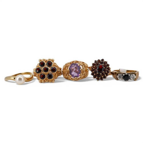 1941 - Five assorted modern 9ct gold and gem set rings, including two garner clusters, amethyst and seed pe... 