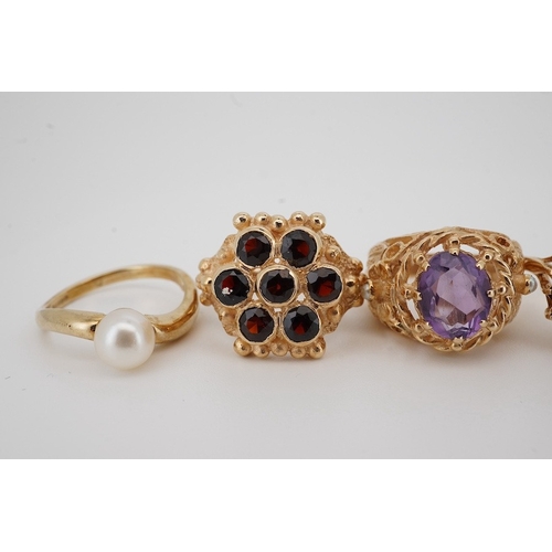 1941 - Five assorted modern 9ct gold and gem set rings, including two garner clusters, amethyst and seed pe... 