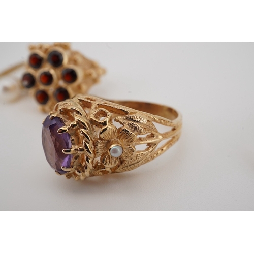 1941 - Five assorted modern 9ct gold and gem set rings, including two garner clusters, amethyst and seed pe... 