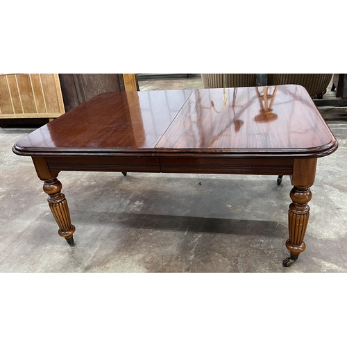 142 - A reproduction Victorian style mahogany extending dining table, 310cm extended, three spare leaves, ... 