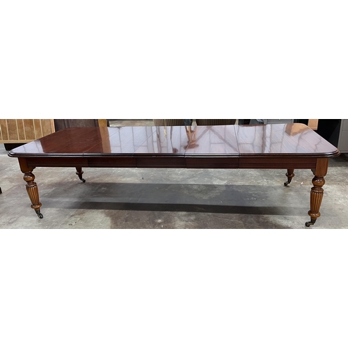 142 - A reproduction Victorian style mahogany extending dining table, 310cm extended, three spare leaves, ... 