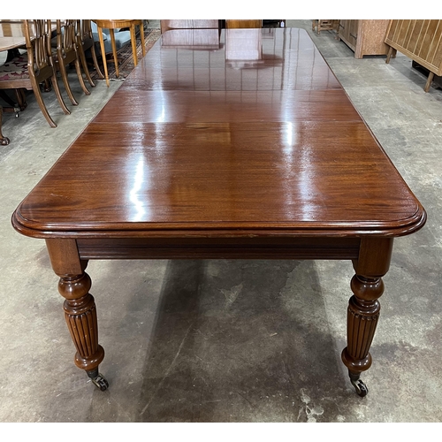 142 - A reproduction Victorian style mahogany extending dining table, 310cm extended, three spare leaves, ... 