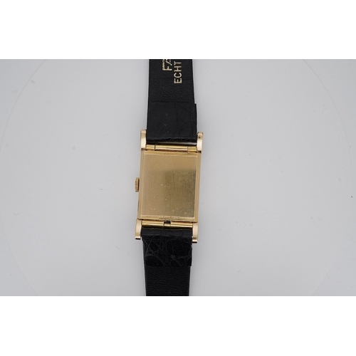 1902 - A gentleman's 10k gold filled Bulova manual wind wrist watch, with Arabic dial and subsidiary second... 