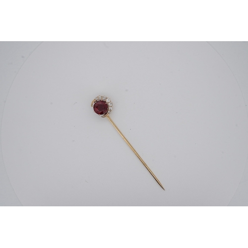 1925 - An early to mid 20th century yellow metal and single stone garnet topped doublet set stick pin, with... 