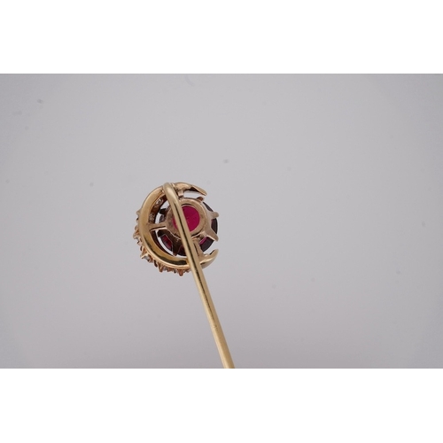 1925 - An early to mid 20th century yellow metal and single stone garnet topped doublet set stick pin, with... 