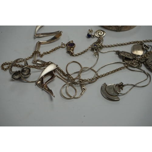 1931 - A stylish modern 925 necklace, 42cm, a modern silver bracelet with links decorated with Viking ships... 