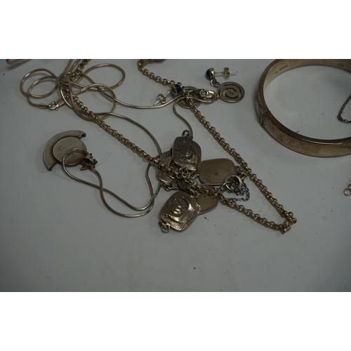 1931 - A stylish modern 925 necklace, 42cm, a modern silver bracelet with links decorated with Viking ships... 