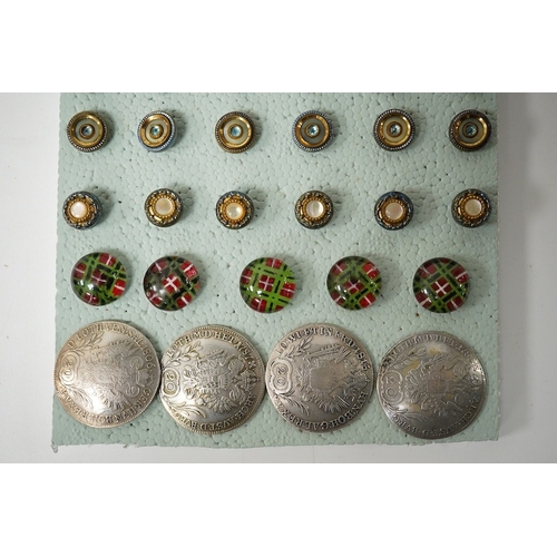 441 - A group of 43 assorted antique buttons, largest 27mm; largest 2.5cm diameter. Condition - good Set o... 