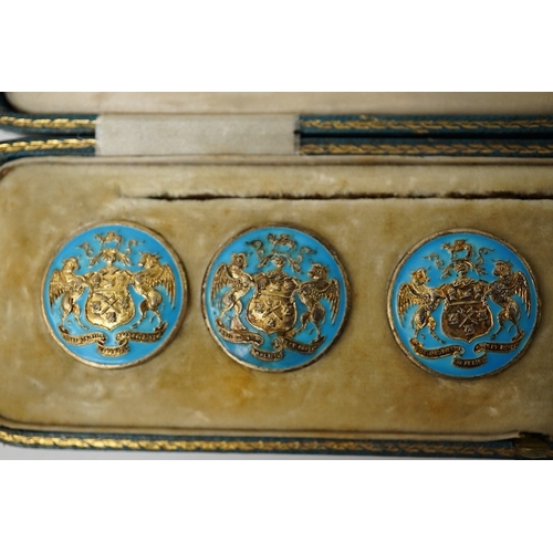 444 - A George V set of 6 blue enamelled silver gilt buttons with armorial and motto 'cumnia subjescisti s... 