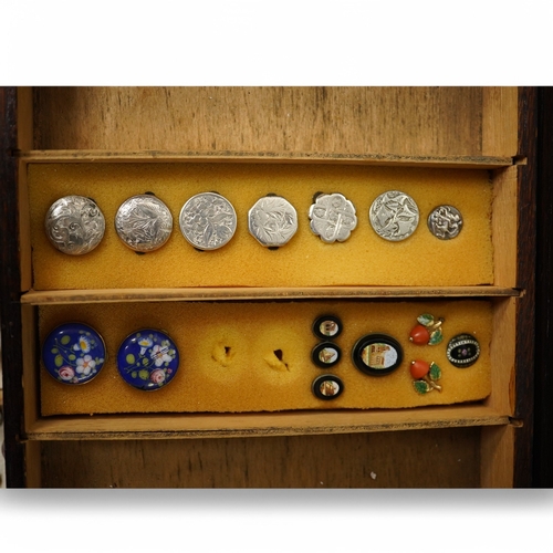 470 - Sixteen assorted late 19th/early 20th century buttons and studs, largest 23mm;Condition- good Victor... 