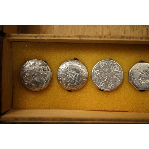 470 - Sixteen assorted late 19th/early 20th century buttons and studs, largest 23mm;Condition- good Victor... 