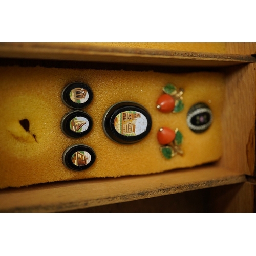 470 - Sixteen assorted late 19th/early 20th century buttons and studs, largest 23mm;Condition- good Victor... 