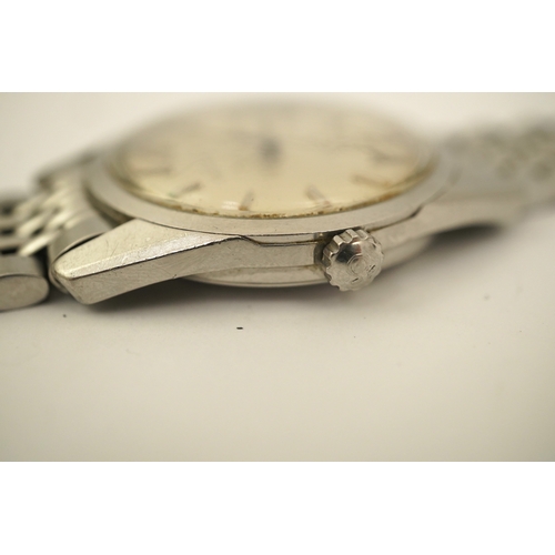 135 - A gentleman's 1960's? stainless steel Omega Seamaster automatic wrist watch, on a stainless steel Om... 