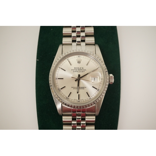 144 - A gentleman's early 1980's stainless steel Rolex Oyster Perpetual Datejust wrist watch, on a stainle... 