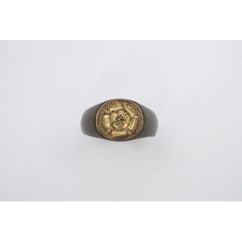 191 - A fine Tudor gilt bronze signet ring, England, late 15th/early 16th century, engraved with a Tudor r... 